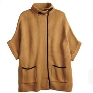 Camel Capelet